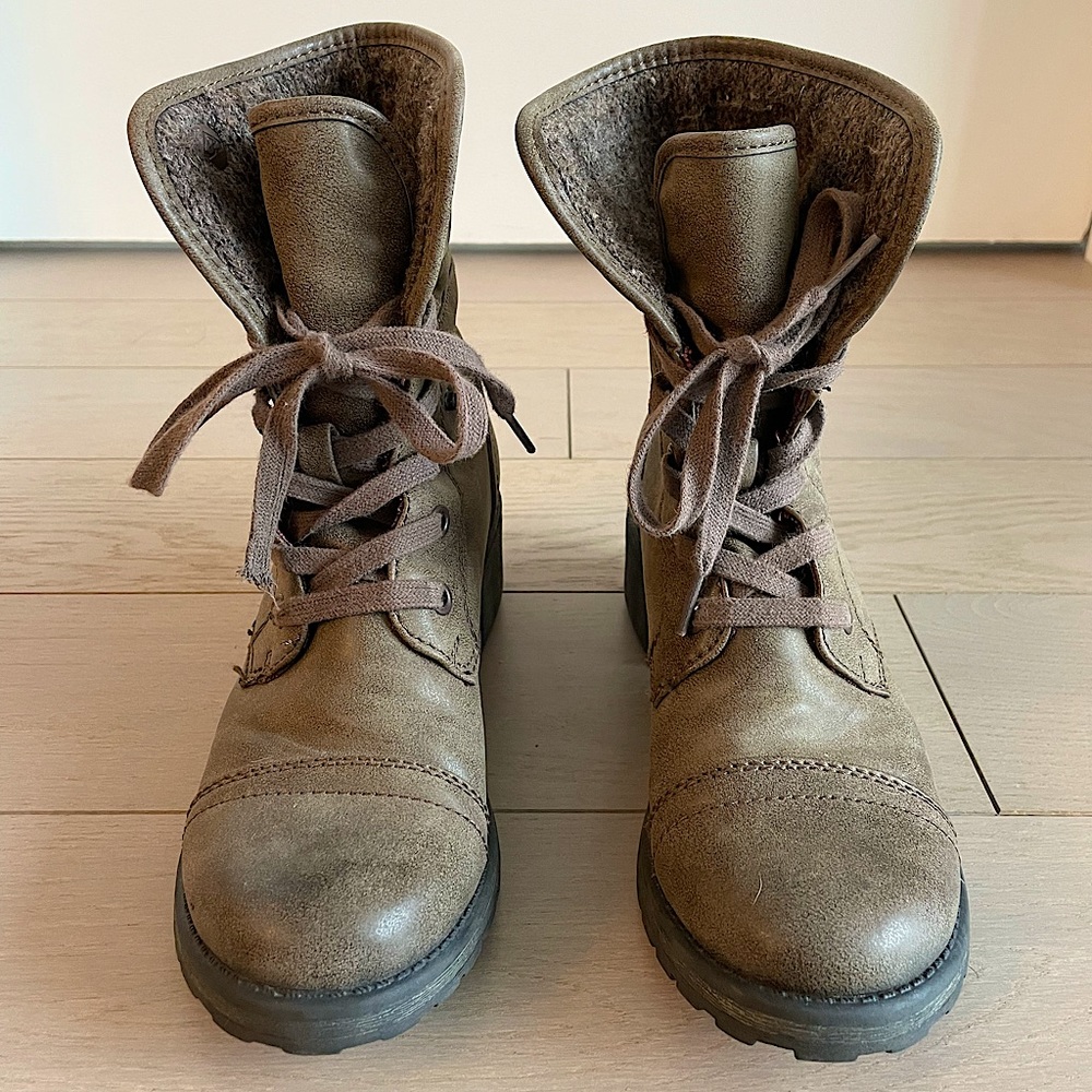 Roxy Combat Boots - Picture 6 of 6